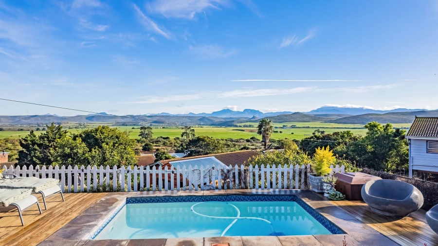 5 Bedroom Property for Sale in Fraaiuitsig Western Cape